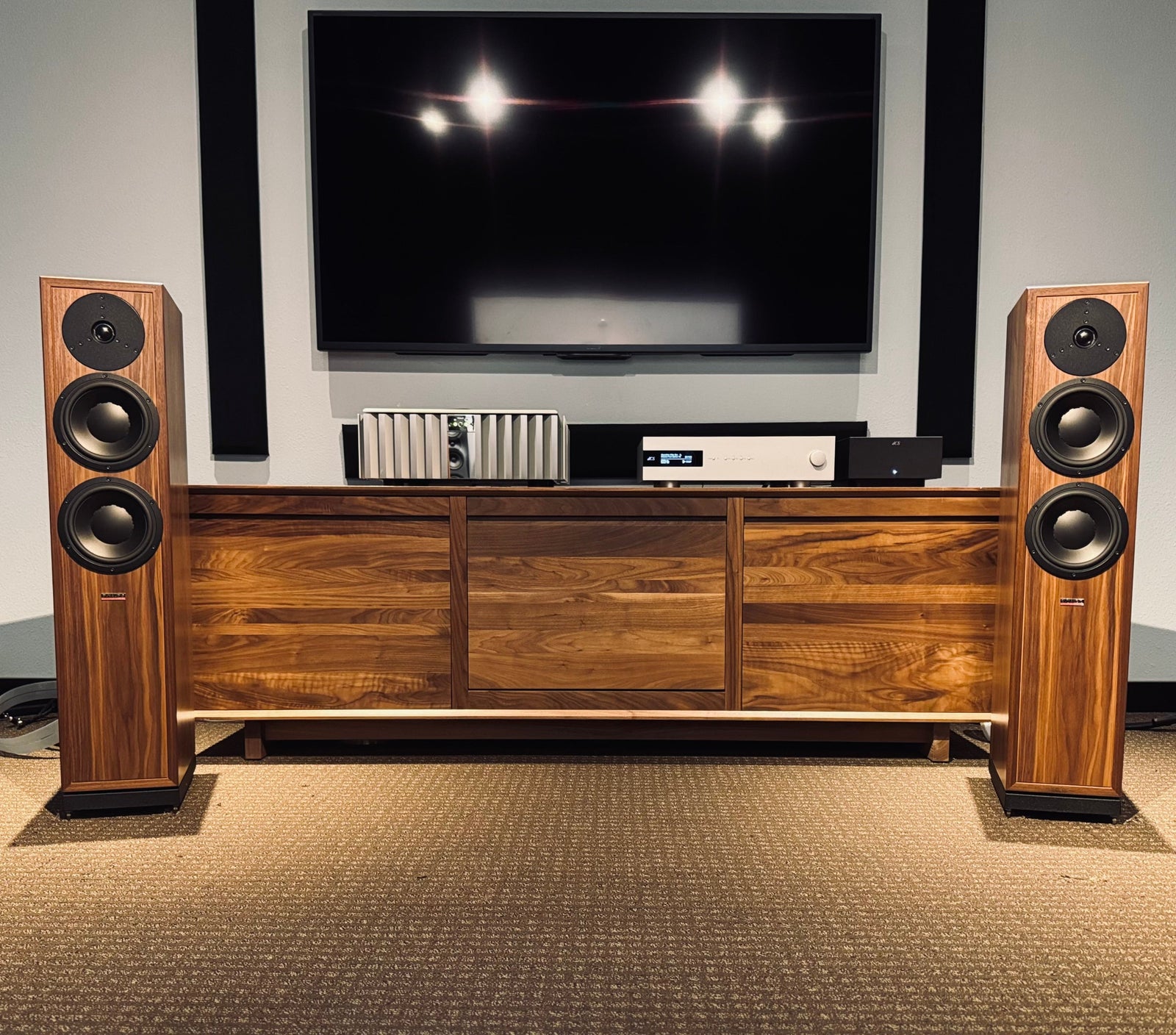 Dynaudio Countour Legacy loudspeakers + Burmester 956 Integrated + dCS Bartók APEX DAC and Lina Master Clock