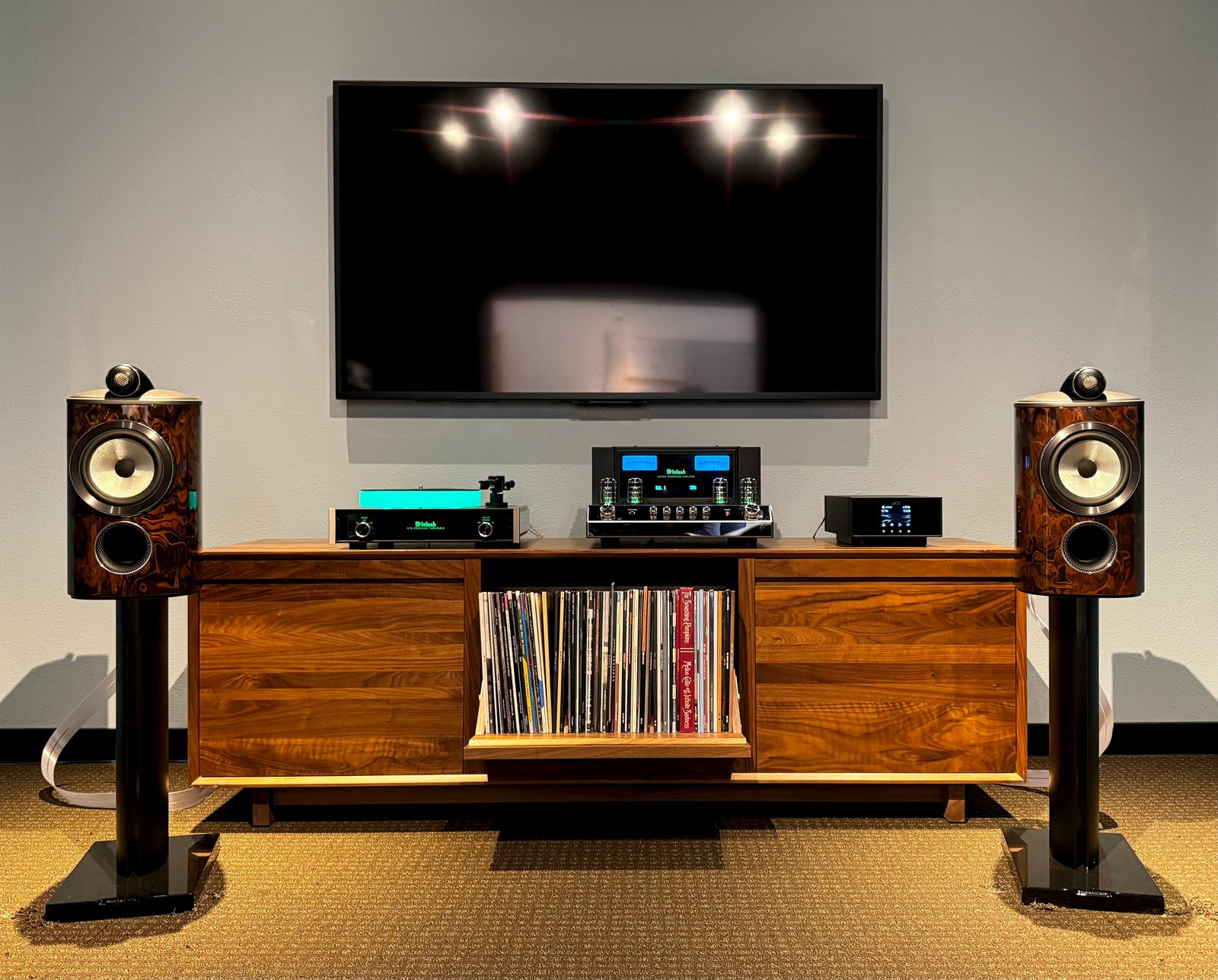 Saturday Sessions with B&W 805 D4 Signatures with McIntosh MT5 turntable & MA352 Integrated Amplifier