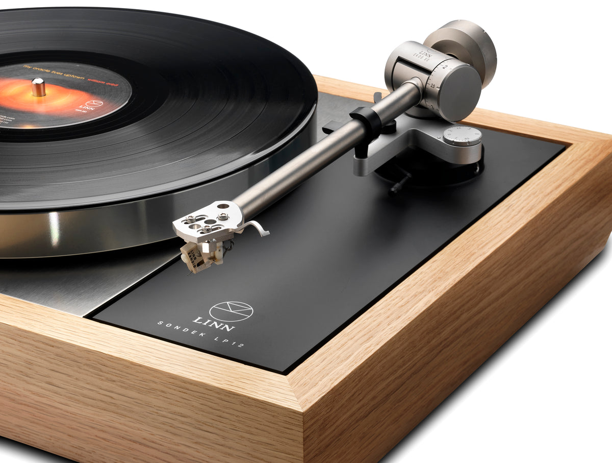 Close view of a Linn Sondek LP12 in oak with the Ekos SE tonearm and Kandid cartridge