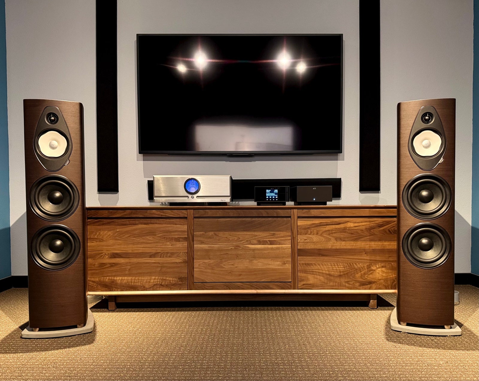 Saturday Sessions with Sf Sonetto VIII's, with Pass Labs 30.8 Power Amplifier, dCS LINA DAC & Master Clock, and Nordost Cabling