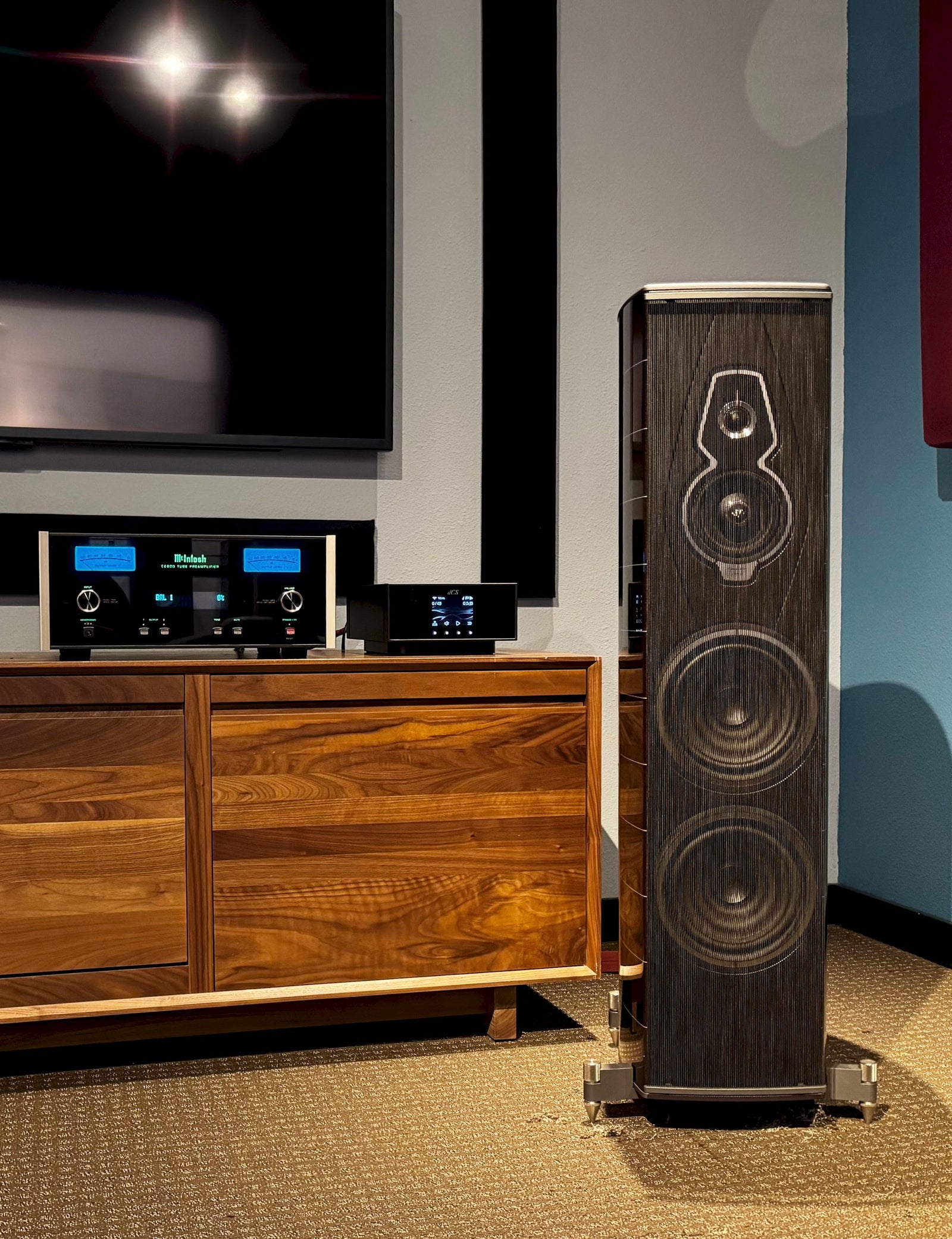 Sonus faber Amati G5 Loudspeaker + dCS Lina Network DAC + McIntosh C2800 Preamplifier + Nordost Cabling