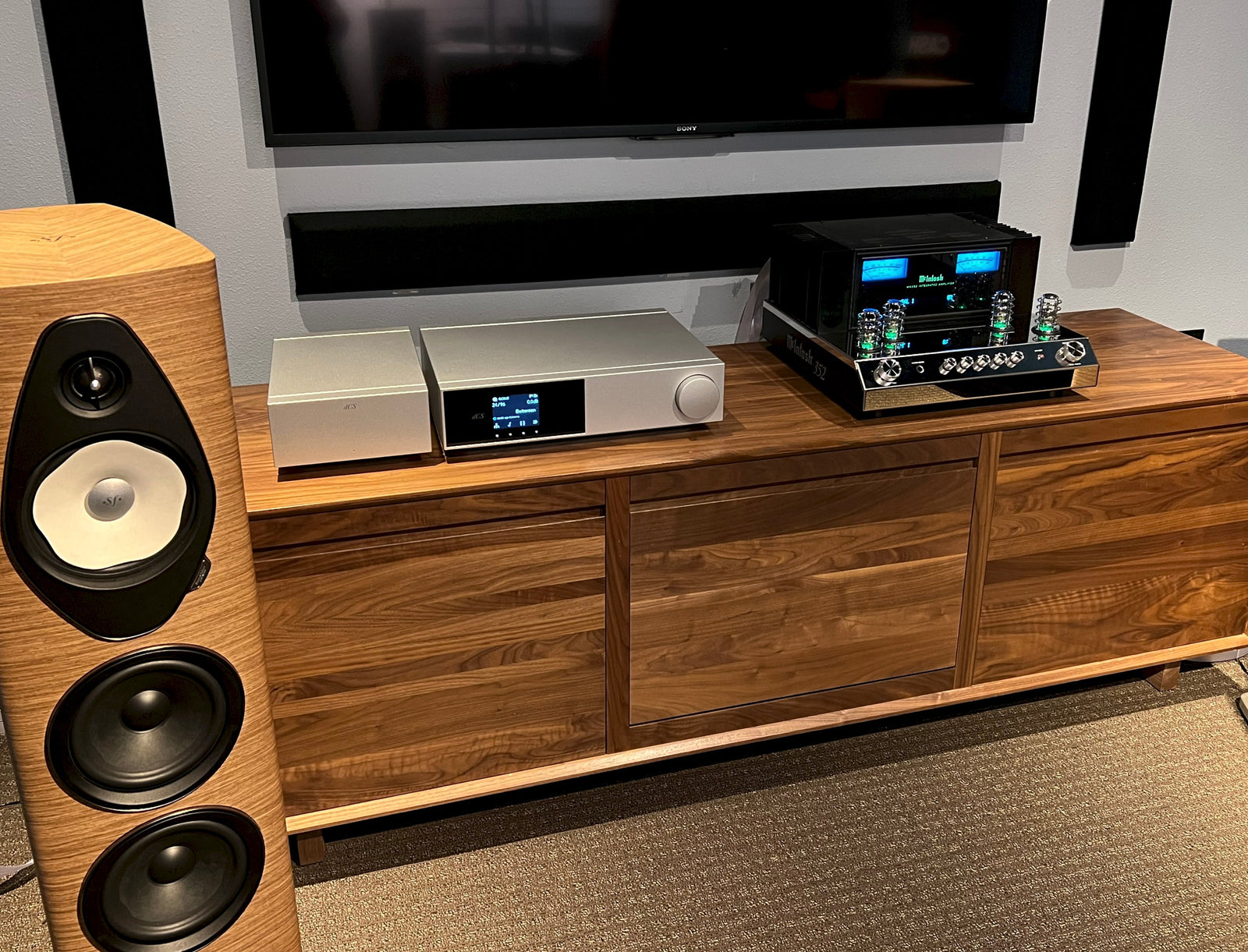 Saturday Sessions with dCS's Lina DAC X, Sf Sonetto V G2 loudspeakers, and McIntosh 352 Integrated Amplifier