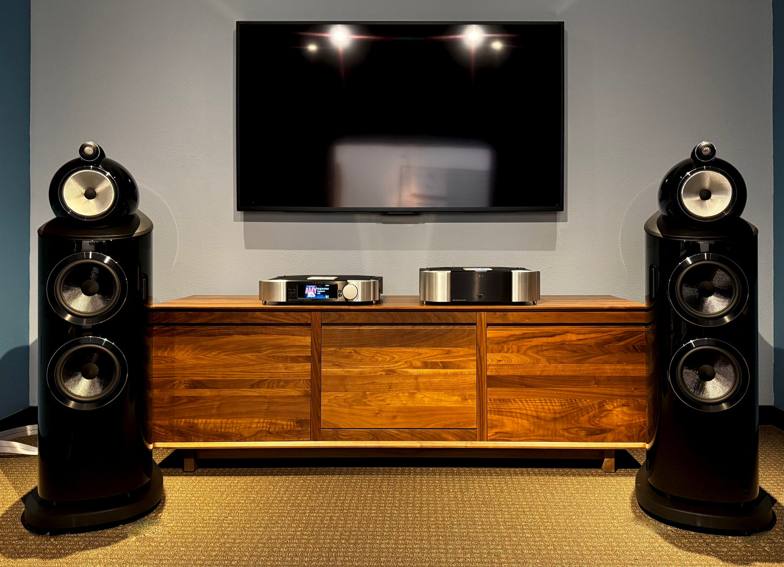 Saturday Sessions with Bowers & Wilkins 802 D5 and MOON's North Collection