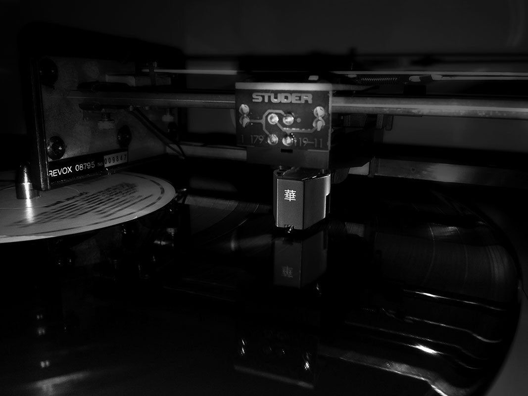 Hana EH cartridge installed on a turntable