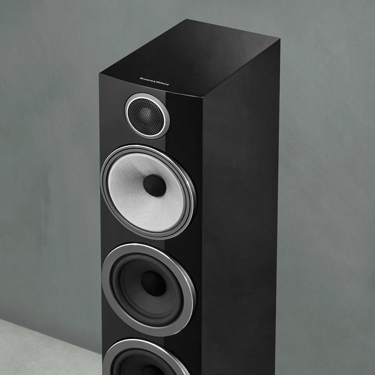 Bowers & Wilkins 704 S3 speaker — official product view 3