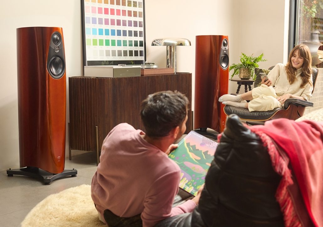 Linn 343 loudspeakers in Single Malt with Klimax DSM in a living room