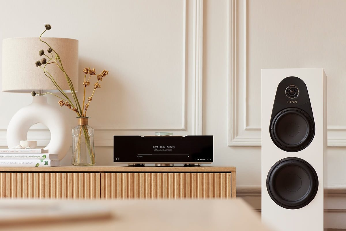 Linn 150 in Satin White, room view with Selekt DSM