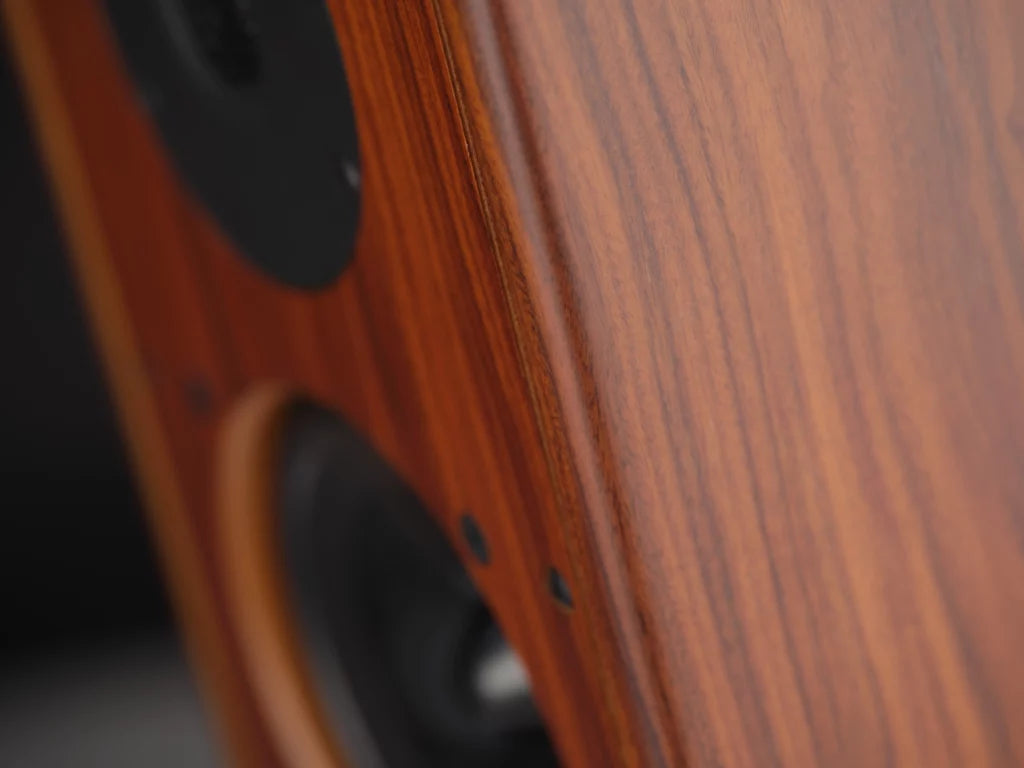 Harbeth P3ESR XD2 in Rosewood, veneer detail