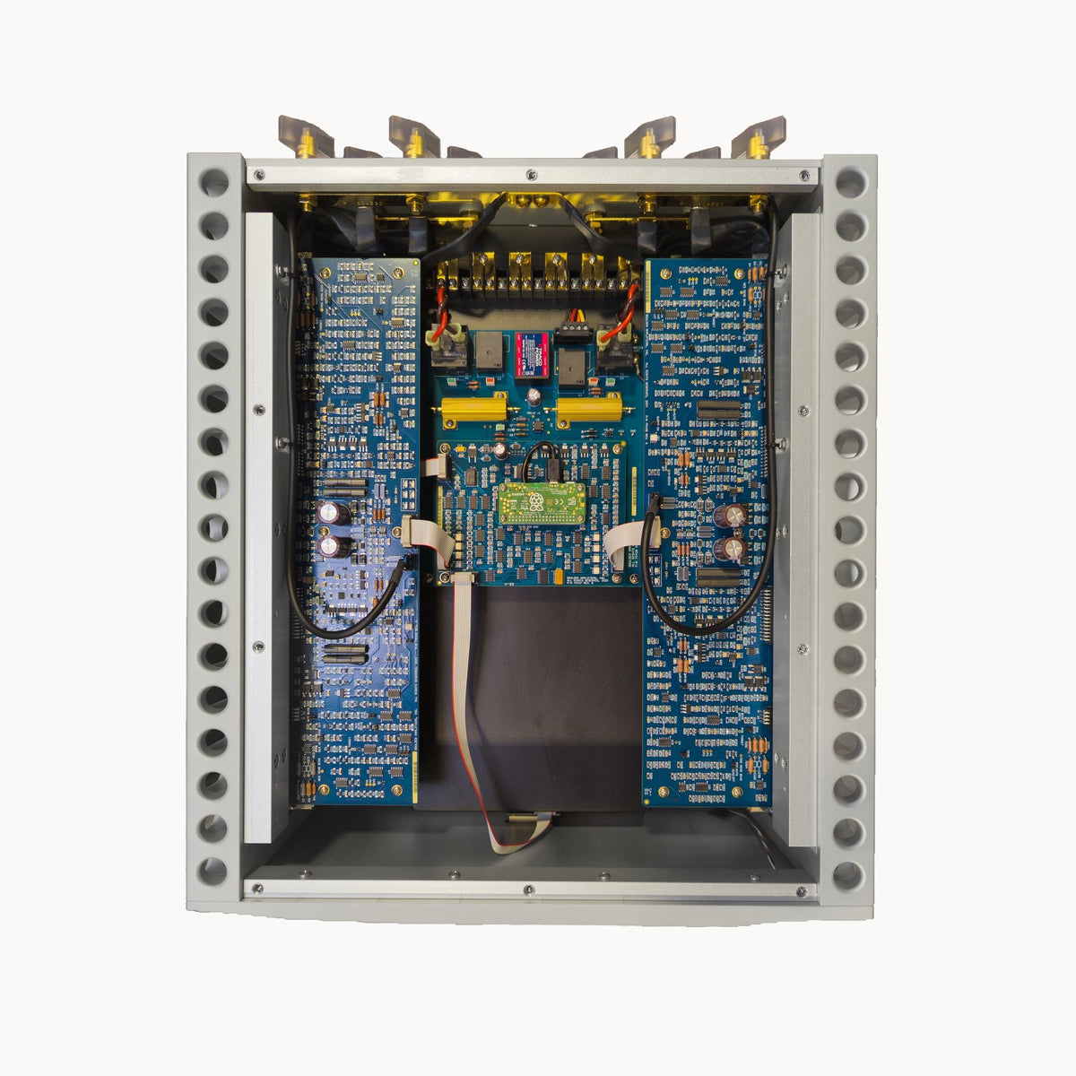 Boulder 1162 Stereo Amplifier – interior view
