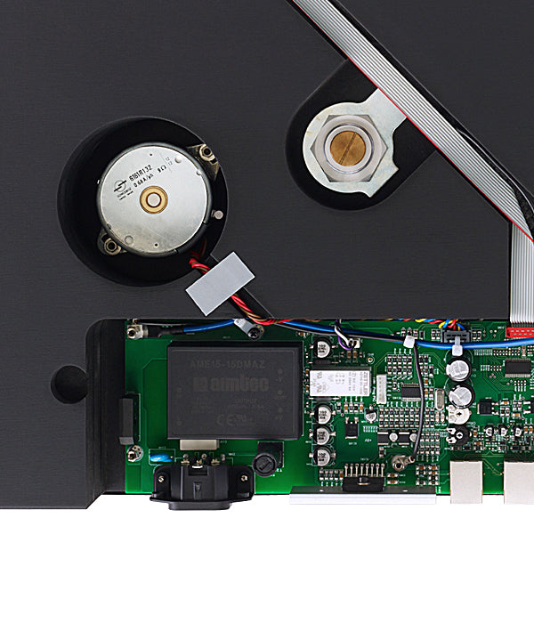 High-End Belt-Drive Turntable with DSP Motor Control and Aluminum Platter