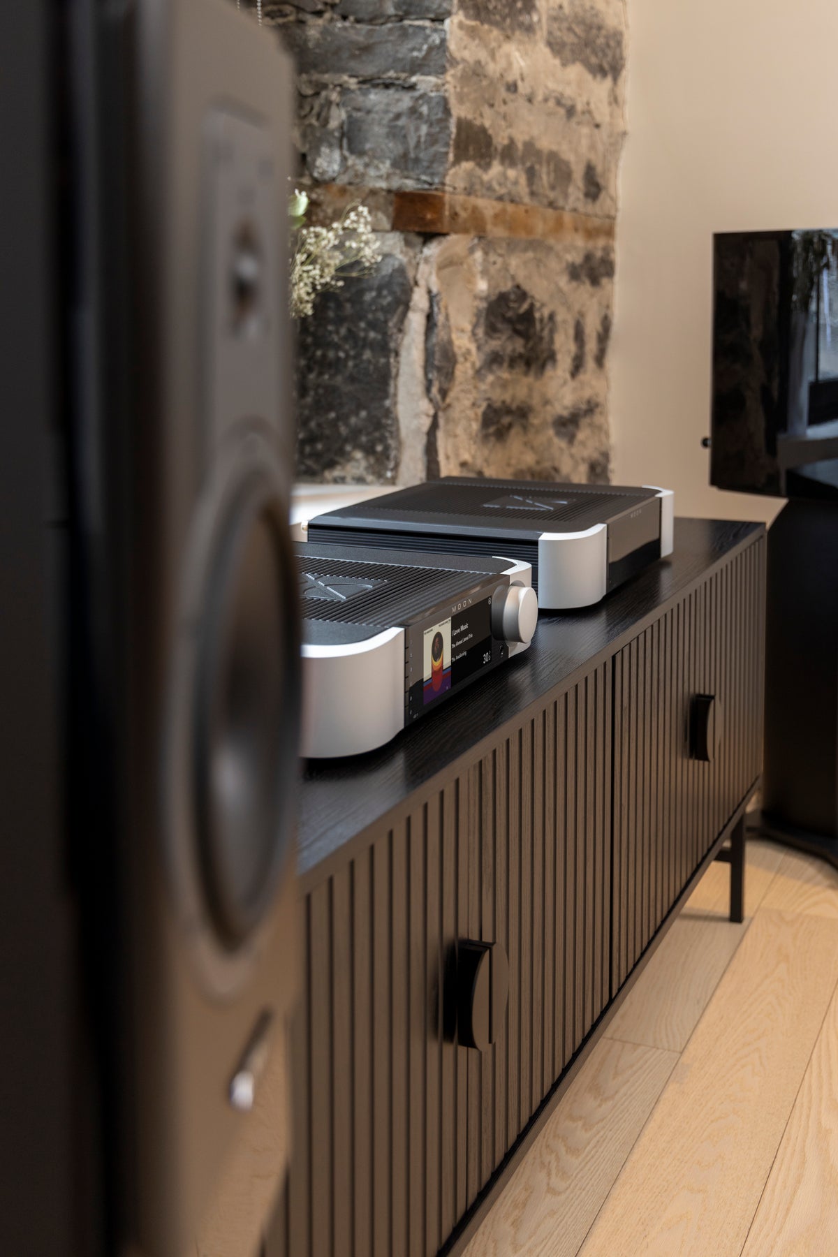 MOON 461 - in a listening system