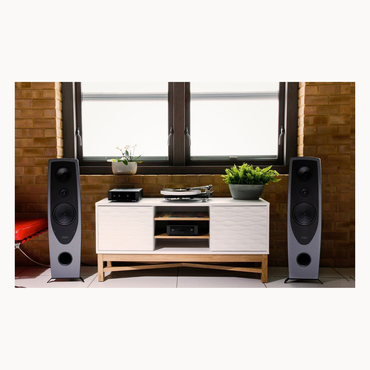 Rega Naia Ref The ultimate Rega turntable view 3