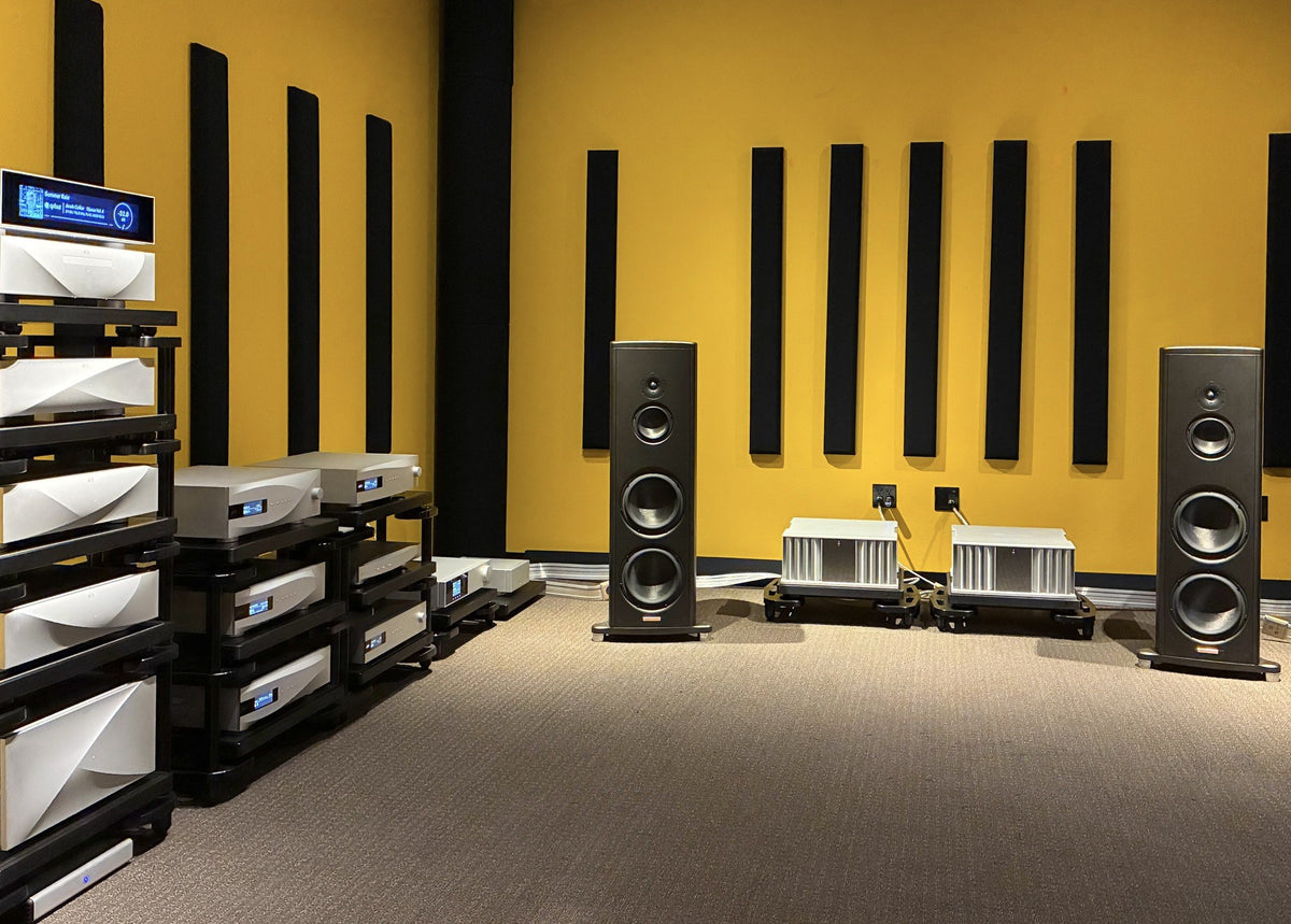 The dCS line at Pearl Audio: Varèse stack, Rossini and Vivaldi on HRS racks, with Magico loudspeakers and Burmester amplifiers in the Big Room