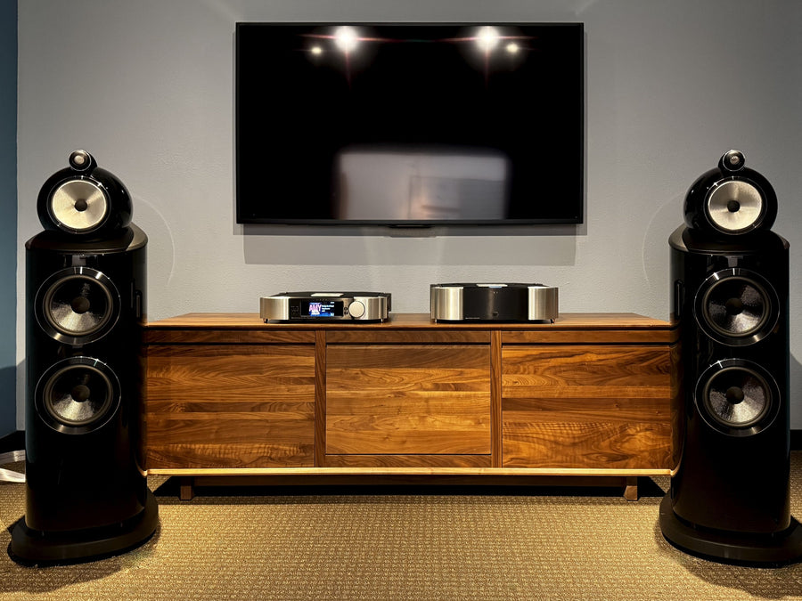 MOON 891 network player and 861 amplifier with Bowers & Wilkins 802 D5 loudspeakers in the Small Room at Pearl Audio