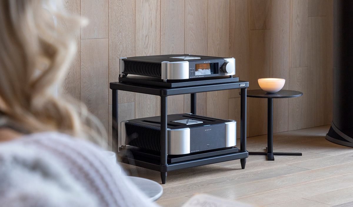 MOON 791 Network Player / Preamplifier from the North Collection in a living room (manufacturer photo)
