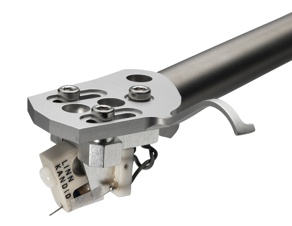 Close view of the Linn Ekos SE tonearm bearing housing with a Kandid cartridge