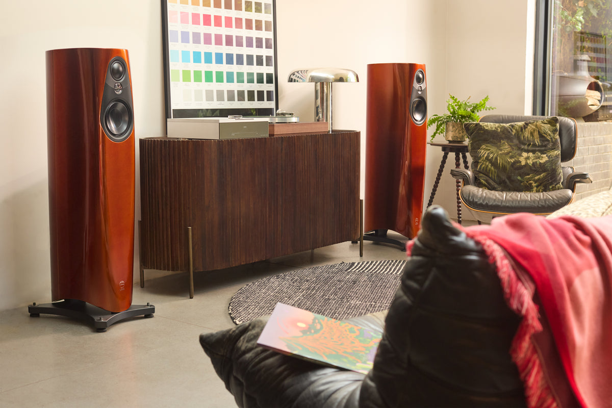 Linn Klimax LP12 in a living room with Linn 343 loudspeakers and a Klimax DSM