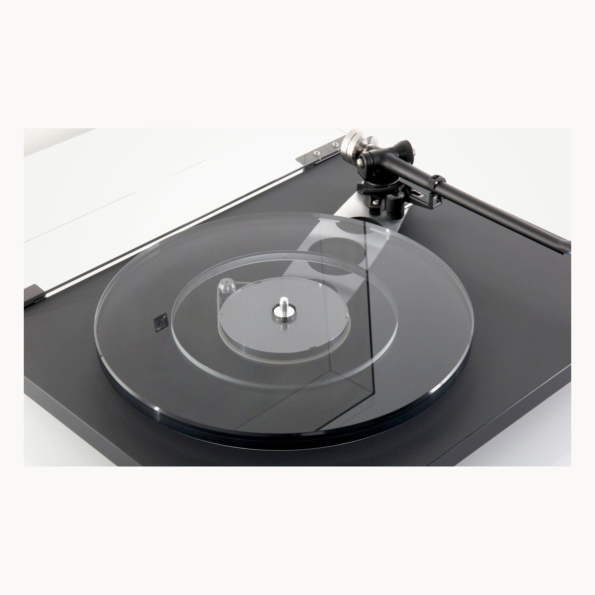 Rega Planar 6 view 3