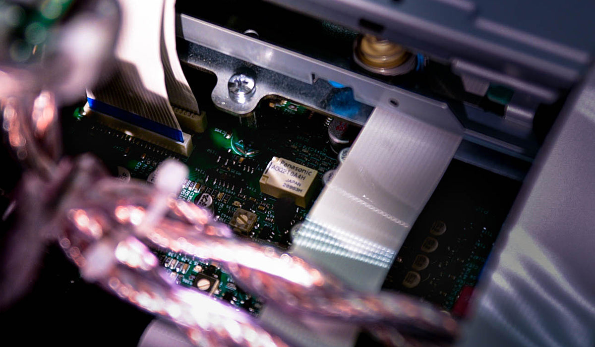 High-Performance R 2500 R Multi Source Integrated Receiver Amplifier