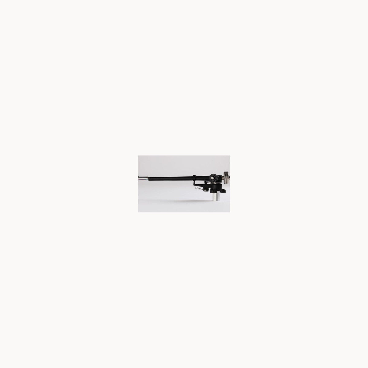 Rega RB880 view 2