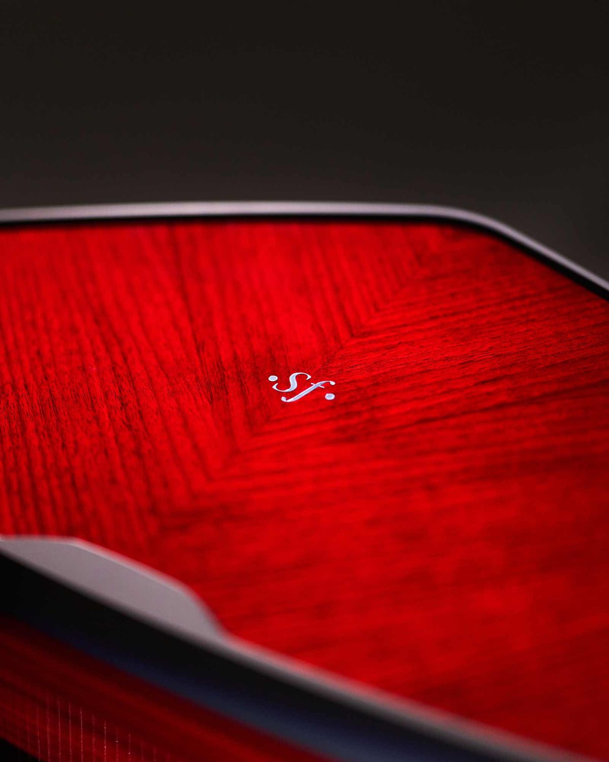 Sonus Faber Suprema in Red High Gloss, cabinet detail