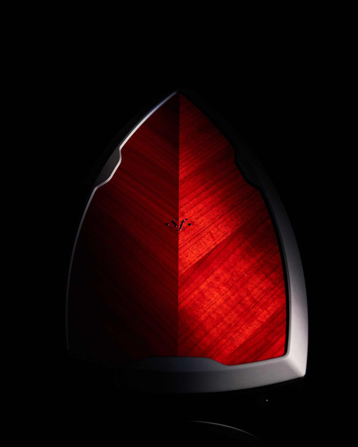 Sonus Faber Suprema in Red High Gloss, bass tower detail